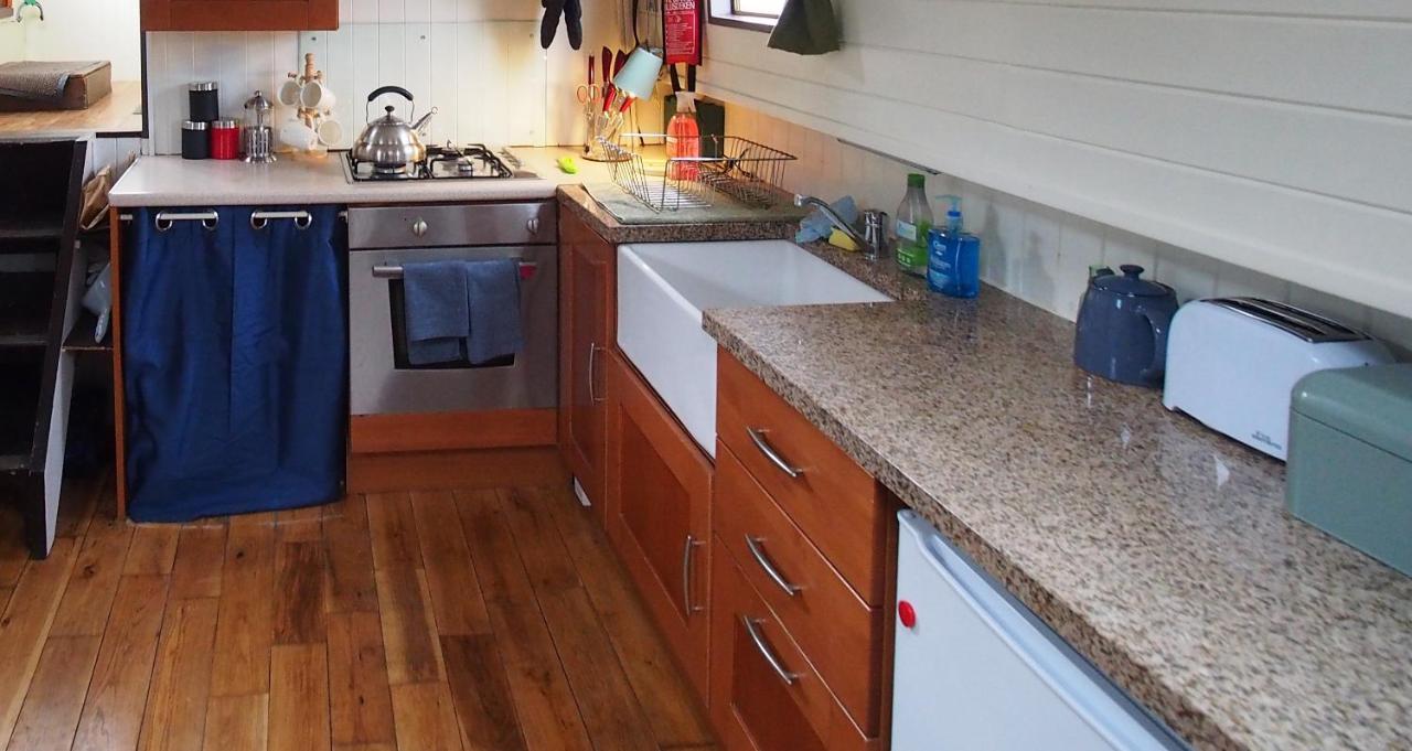 Roisin Dubh Houseboat Ξενοδοχείο Sallins Εξωτερικό φωτογραφία