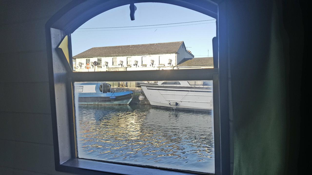 Roisin Dubh Houseboat Ξενοδοχείο Sallins Εξωτερικό φωτογραφία