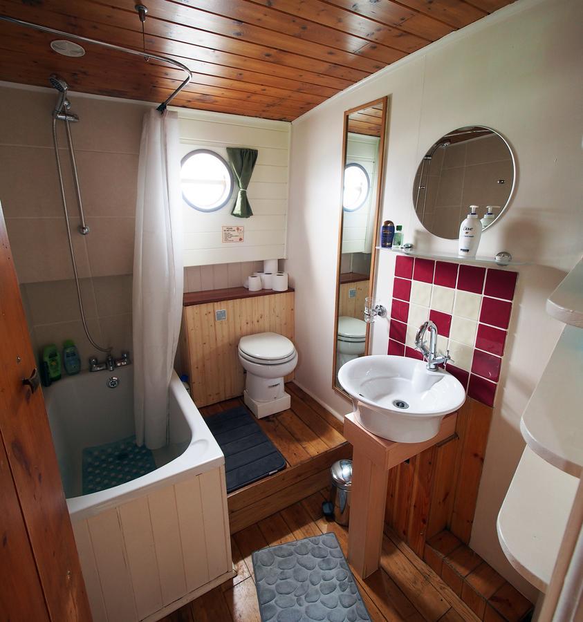 Roisin Dubh Houseboat Ξενοδοχείο Sallins Εξωτερικό φωτογραφία
